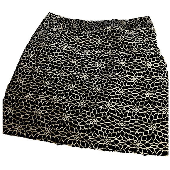 Ann Taylor black & white mini skirt. Embroidered white floral design. Size 12. - Picture 3 of 3